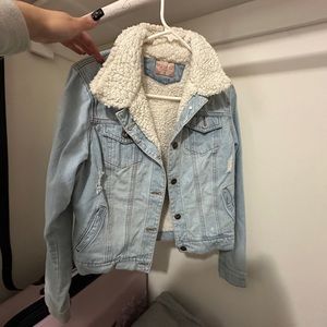 So this denim jacket is perfect for the cold weather, it’s a Peruvian brand.